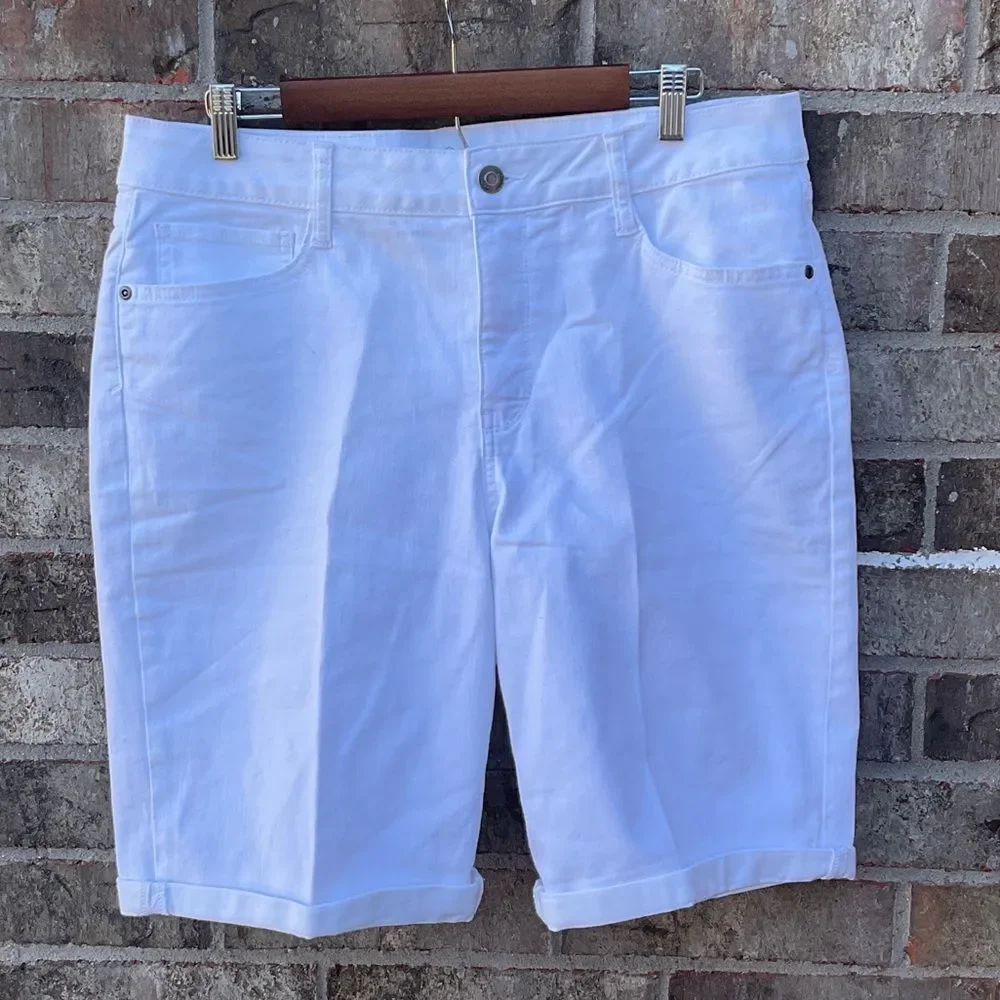 Take 50% OFF- St John,s Bay Classic White Women’s Shorts, Size-16